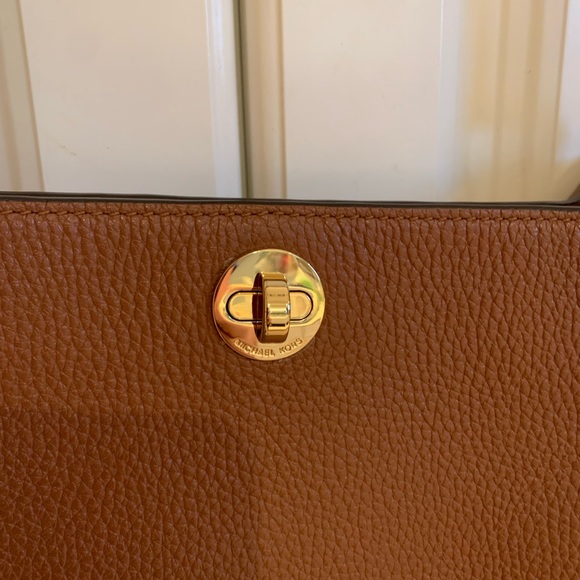 New Michael Kors leather crossbody bag - Picture 3 of 13